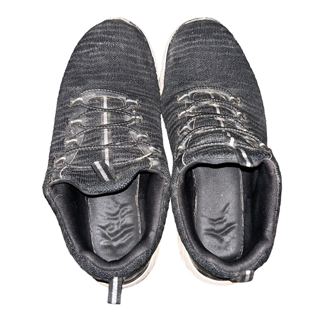 Size 8 (WIDE) Black running shoes (WOMENS)